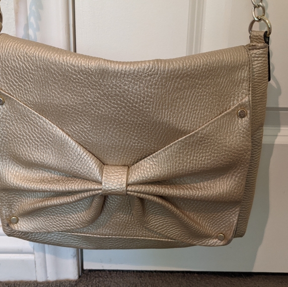 Sam & Libby gold crossbody bow purse - Picture 2 of 9